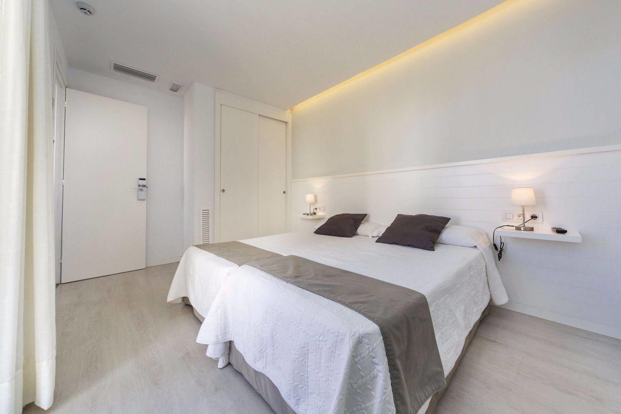 Hostal La Palma Fornells  Bagian luar foto